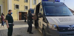 Dostarczanie środków ochrony osobistej do jednostek samorządu terytorialnego.