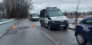 Samochody ITD na punkcie kontrolnym.