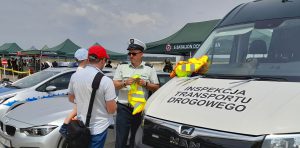 Wszystkie drogi prowadziły do plenerowych punktów szczepień.