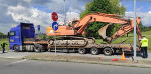 Inspektorzy podczas działań kontrolnych.