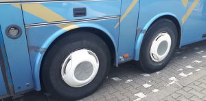 Inspektorzy zatrzymali do kontroli autobus, którym podróżowało 64 pasażerów.