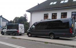 Kierowca autobusu szkolnego nie posiadał wymaganych przepisami prawa uprawnień.