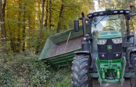 Doszło do zderzenia ciągnika rolniczego z busem przewożącym osoby niepełnosprawne.