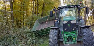 Doszło do zderzenia ciągnika rolniczego z busem przewożącym osoby niepełnosprawne.