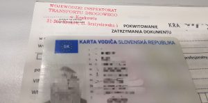 Kierowca posługiwał się kartą kierowcy swojego ojca.