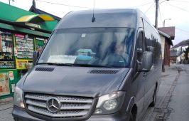 Inspektorzy zatrzymali do kontroli autobus, którym realizowany był regularny przewóz osób.