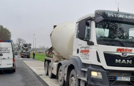 W związku z podejrzeniem, że pojazd może być nienormatywny dokonano jego ważenia.