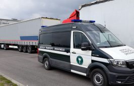Stwierdzono wykonywanie przewozu odpadów bez oznakowania środka transportu.