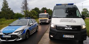 W związku z niezgodnością przebiegu kilometrów, sprawę przekazano wezwanym na miejsce funkcjonariuszom policji.