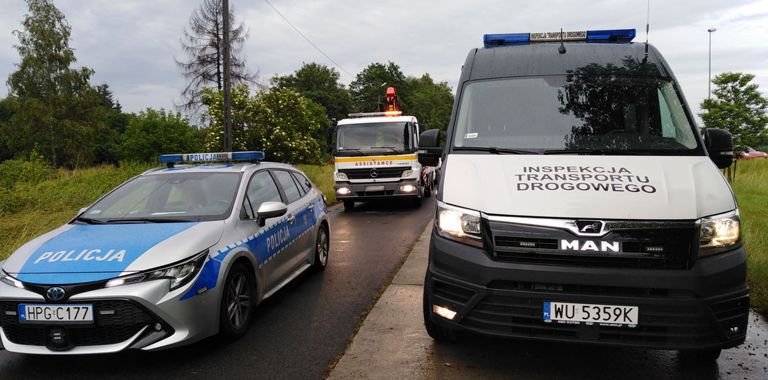 W związku z niezgodnością przebiegu kilometrów, sprawę przekazano wezwanym na miejsce funkcjonariuszom policji.