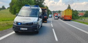 Inspektorzy pobrali dane cyfrowe z tachografu.
