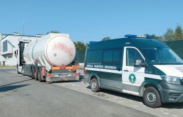 Pojazdem wykonywano międzynarodowy transport materiałów niebezpiecznych UN1202.