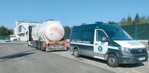 Pojazdem wykonywano międzynarodowy transport materiałów niebezpiecznych UN1202.