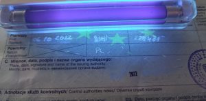 Analiza zezwolenia wykazała liczne przeróbki świadczące o ponownym wykorzystaniu tego samego dokumentu.