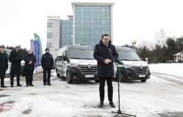 Wojewoda małopolski Łukasz Kmita przemawia podczas otwarcia oddziału zamiejscowego WITD w Olkuszu.