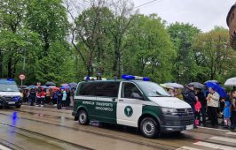 Pojazdy kontrolne WITD Kraków uczestniczące w defiladzie z okazji obchodów Narodowego Święta 3 Maja.