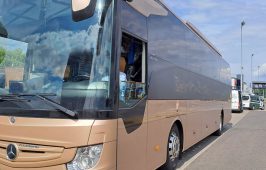 Inspektorzy w ramach prowadzonej ogólnopolskiej akcji BEZPIECZNY AUTOKAR zatrzymali do kontroli autokar.