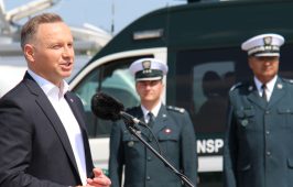 Wizyta Prezydenta RP Andrzeja Dudy w punkcie kontrolnym Inspekcji Transportu Drogowego w Morawicy w Małopolsce.