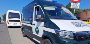 Inspektorzy zatrzymali do kontroli autobus, którym było przewożonych 17 dzieci na trasie NOWY SĄCZ – OSTRAWA.