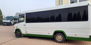 Inspektorzy w ramach akcji "BEZPIECZNA DROGA DO SZKOŁY" zatrzymali do kontroli autobus, którym wykonywany był przewóz dzieci.