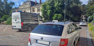 Inspektorzy na ulicach Krakowa prowadzili działania ukierunkowane na zwalczanie „szarej strefy” w przewozach osób taksówkami.