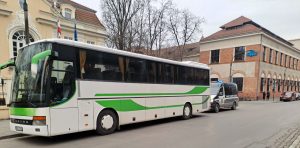 Jeden z kontrolowanych na ulicach Krakowa autobusów w ramach akcji „Bezpieczny Autokar - ferie 2025”.