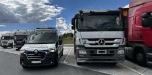 Na Miejscu Obsługi Podróżnych (MOP) Giebułtów inspektorzy ITD przeprowadzili kontrolę zespołu pojazdów, wykazując rażące naruszenia.