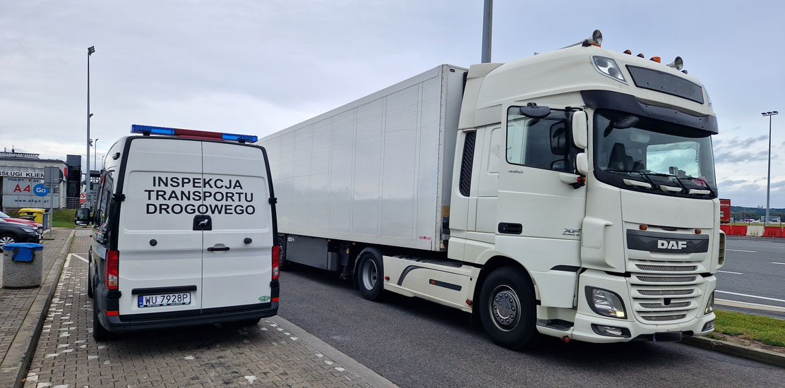Inspektorzy ujawnili przypadki posługiwania się kartą kierowcy należącą do osoby trzeciej
