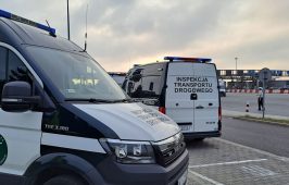 Zdjęcie ilustrujące pracę inspektorów ITD na autostradzie A4 w Balicach.